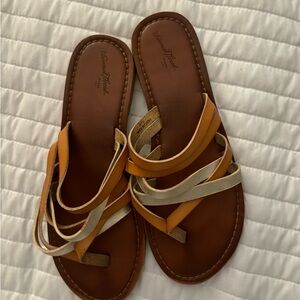 Universal Threads Strappy Sandals!!
